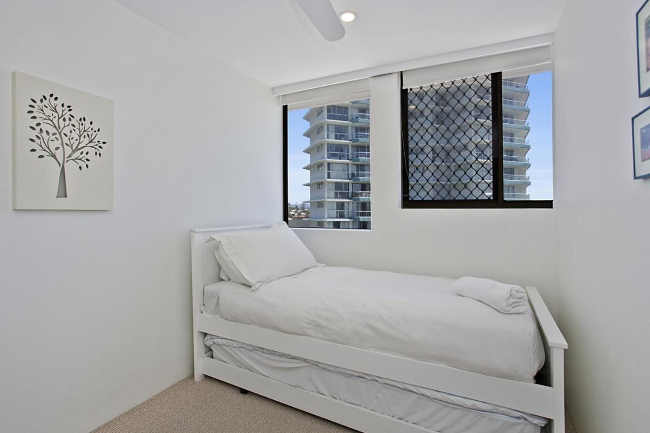 Deluxe Two-Bedroom Apartment Sea View