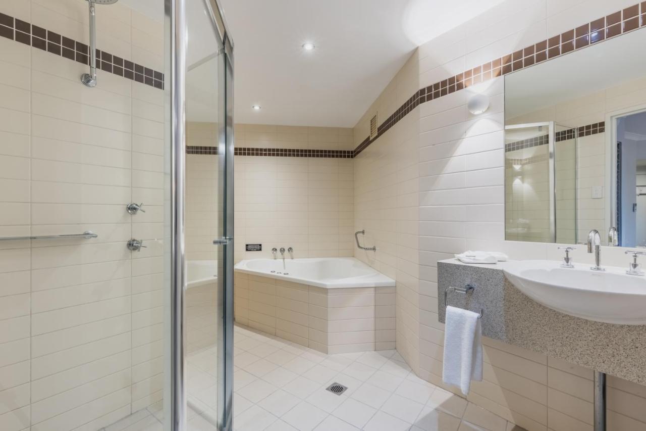 Family Studio Spa Bath