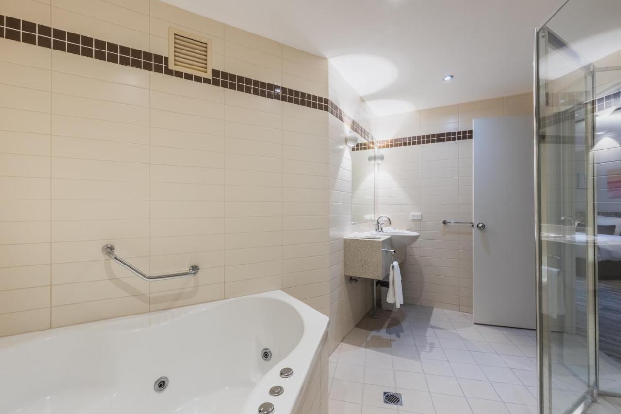 Family Studio Spa Bath