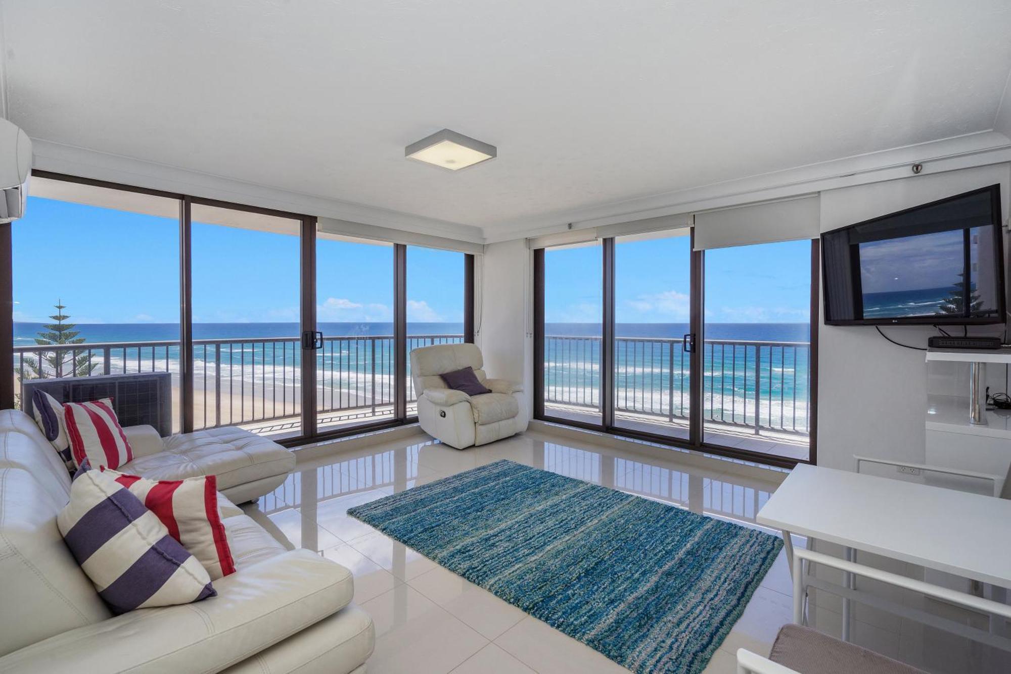 Deluxe Three-Bedroom Apartment Ocean Front
