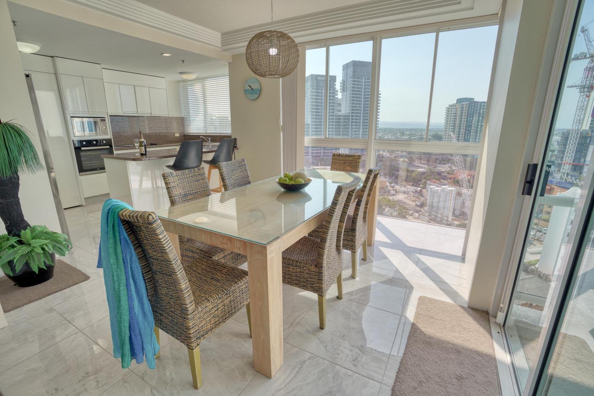Superior Three-Bedroom Apartment High Level Ocean View