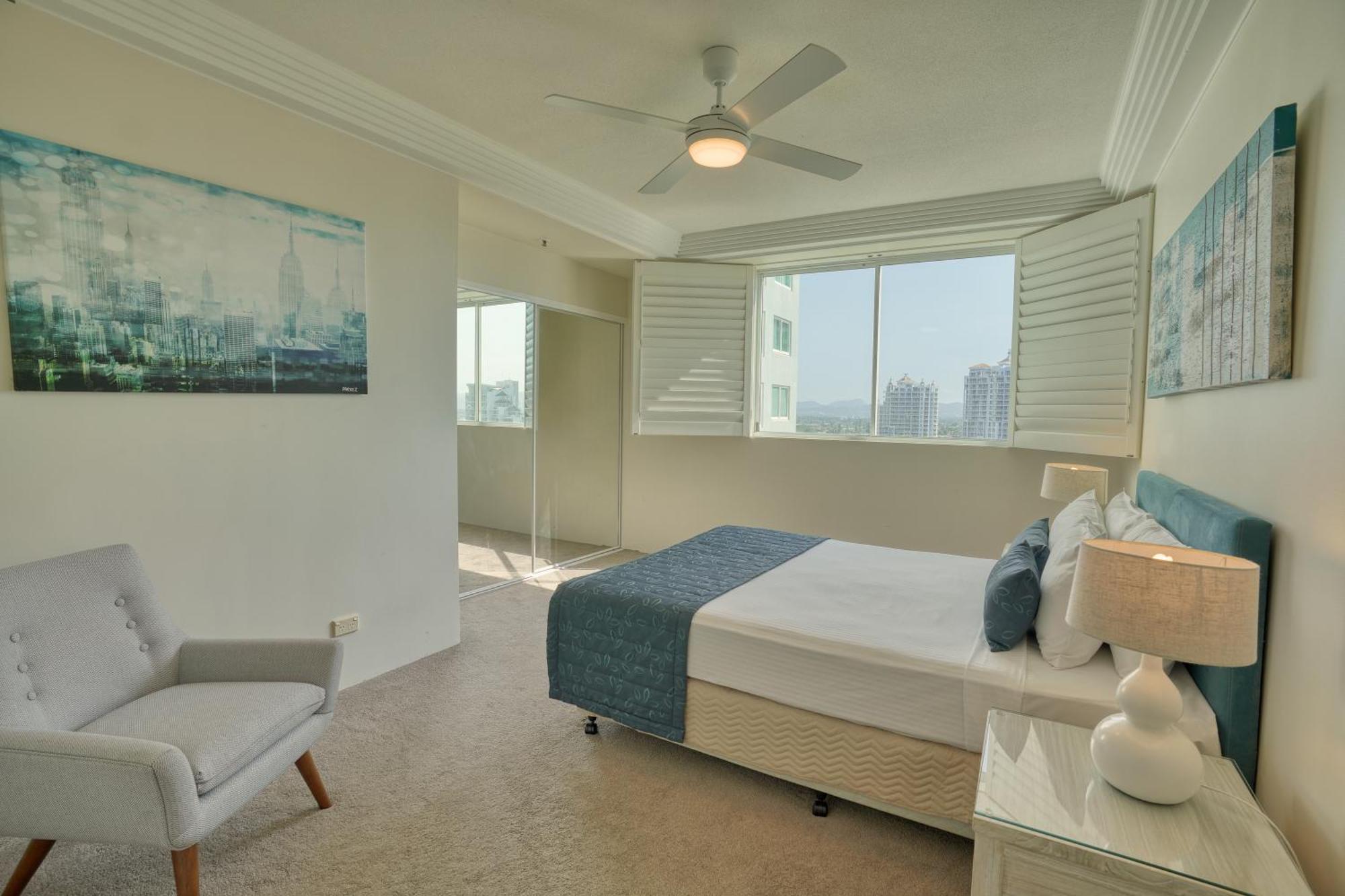 Superior Three-Bedroom Apartment High Level Ocean View