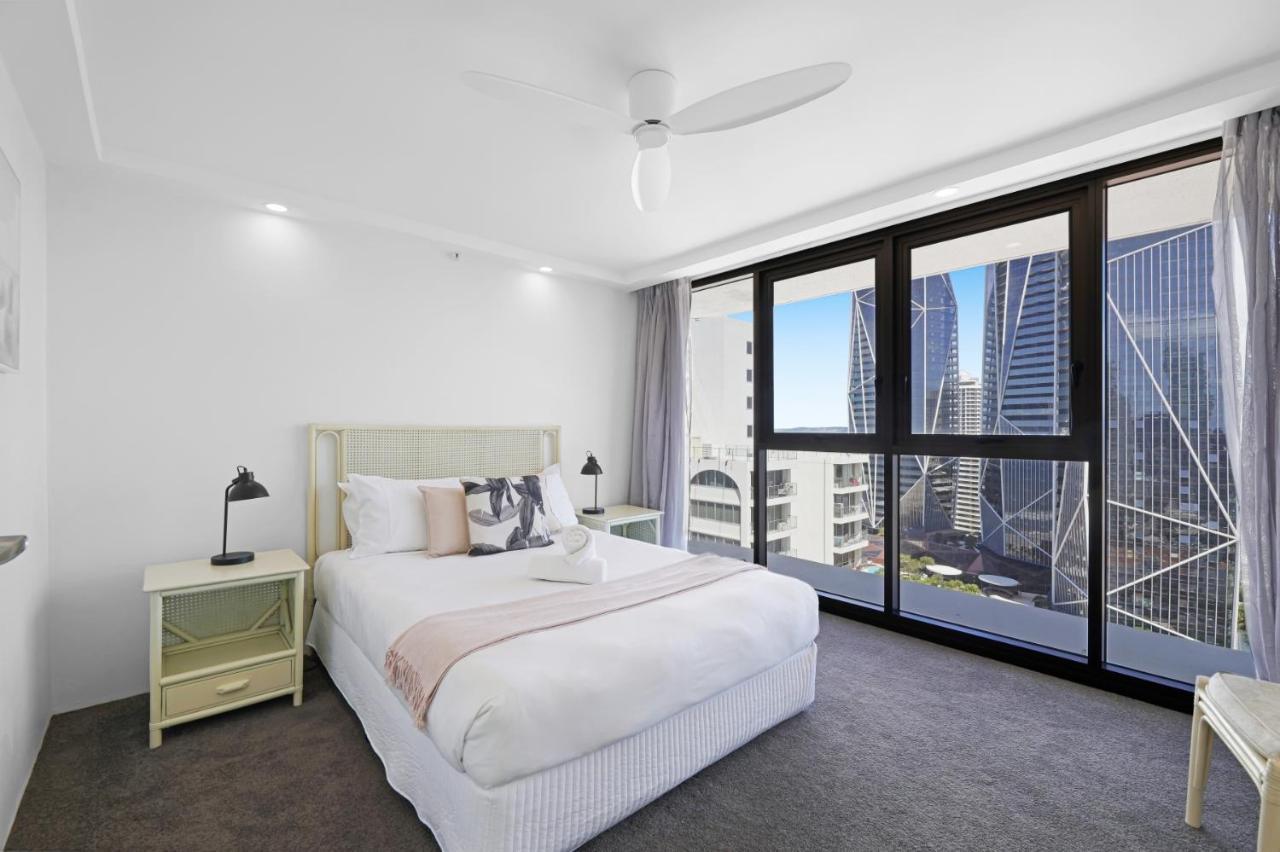 Deluxe Three-Bedroom Apartment