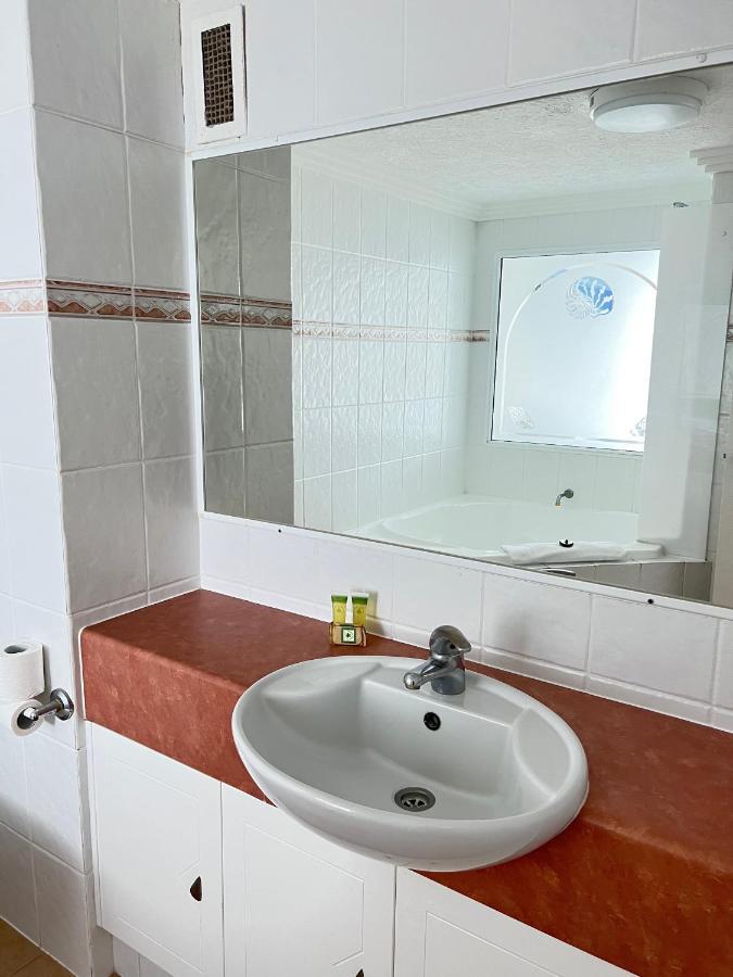 Deluxe Two-Bedroom Apartment Ocean View