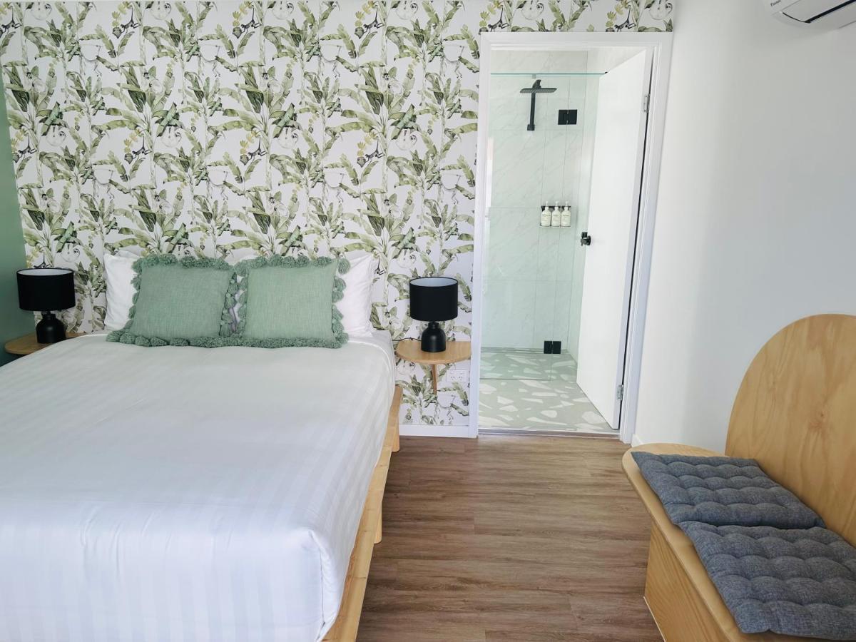 Deluxe Double Room with Bath,1365404573:JPEG
