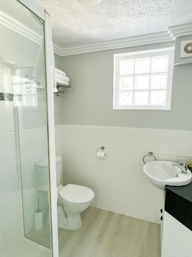 One-Bedroom Apartment Hinterland View