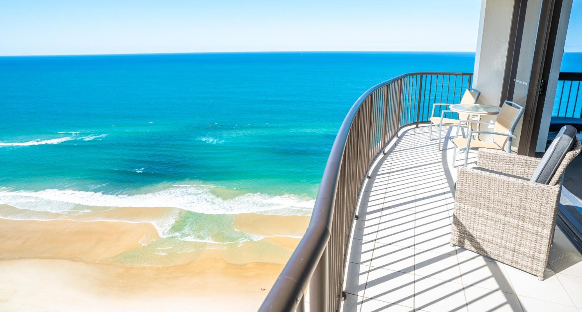 Three-Bedroom Sub Penthouse Apartment Ocean Front