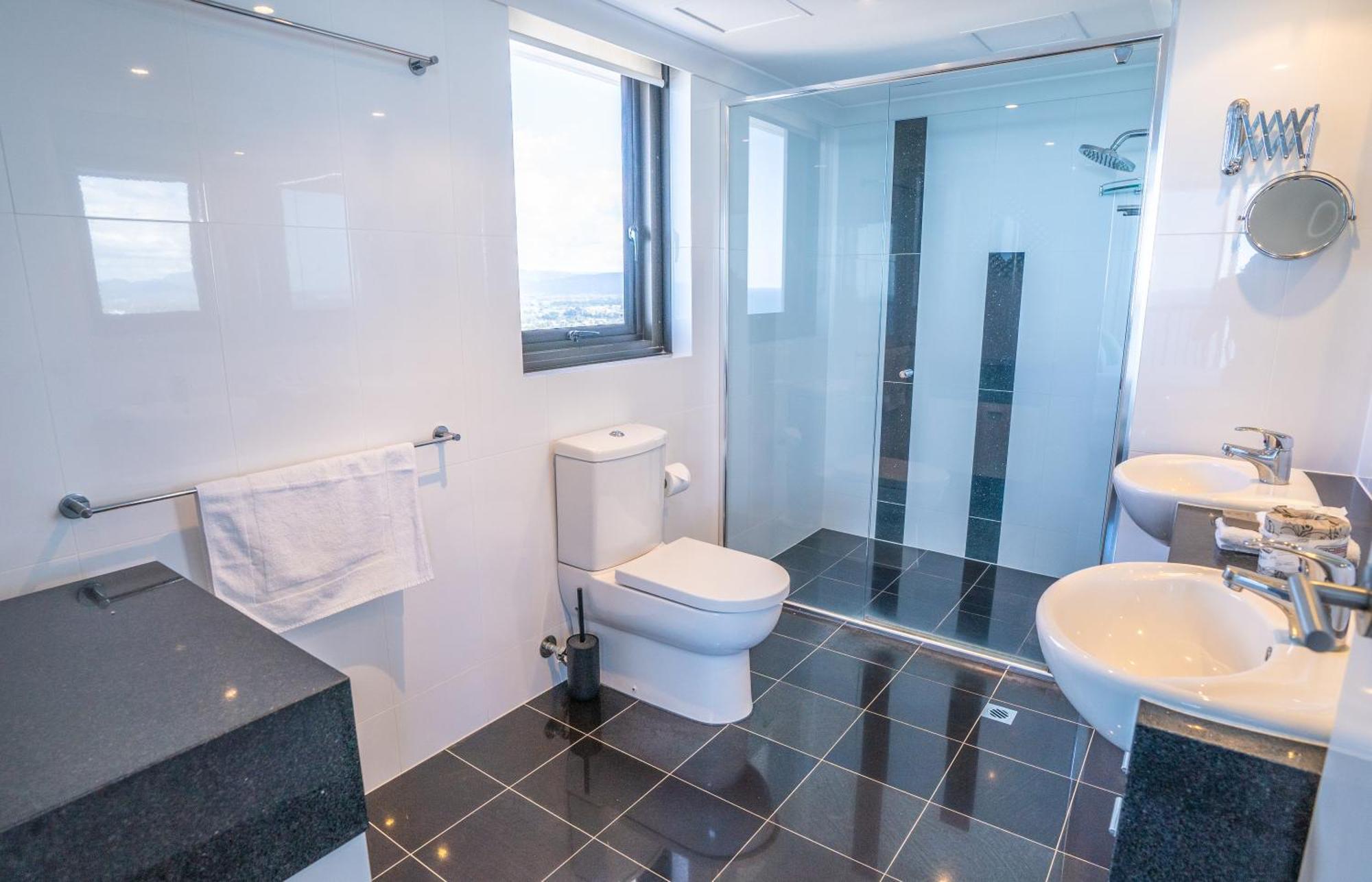 Three-Bedroom Sub Penthouse Apartment Ocean Front