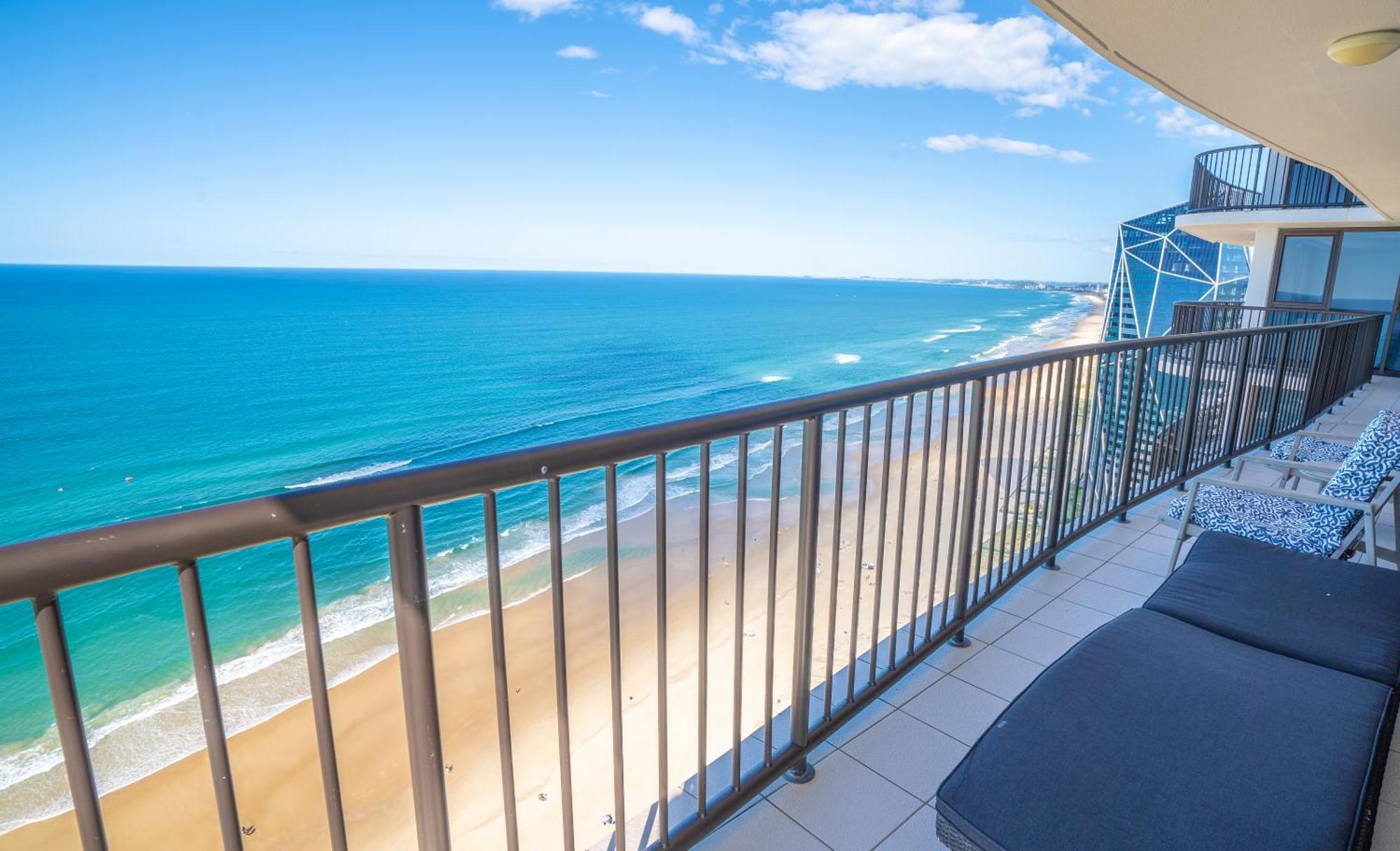Three-Bedroom Sub Penthouse Apartment Ocean Front
