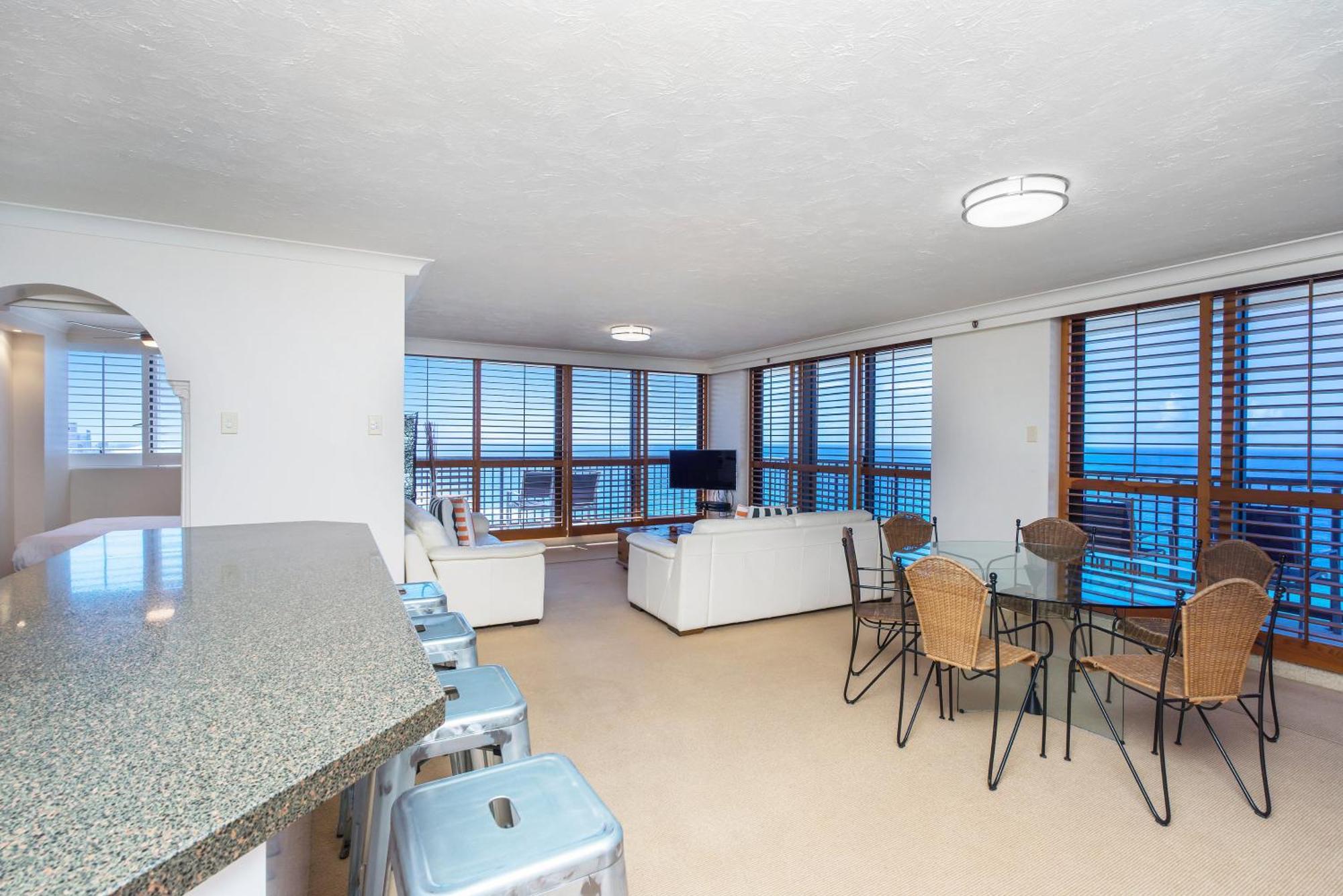 Deluxe Three-Bedroom Apartment Ocean Front