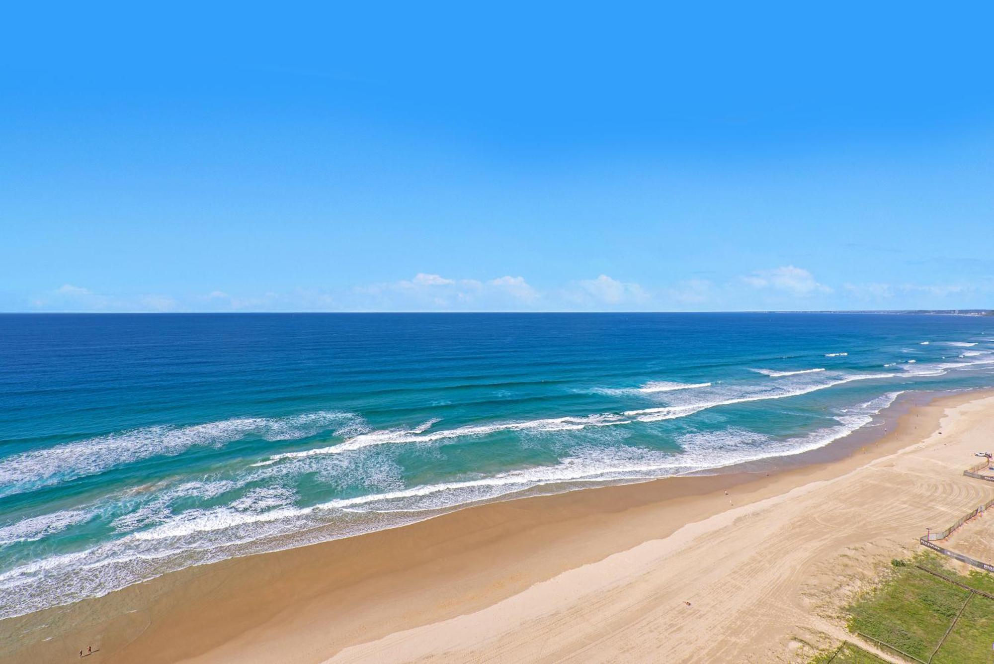 Deluxe Three-Bedroom Apartment Ocean Front