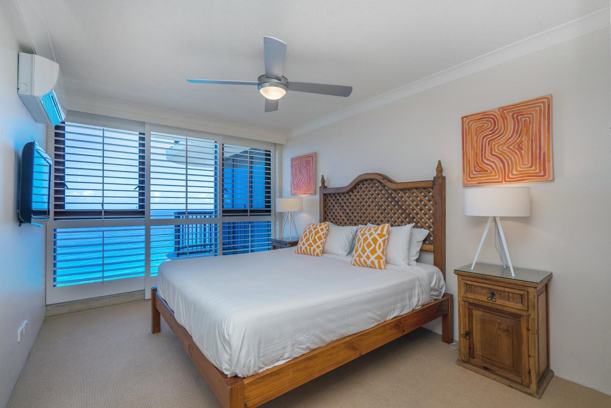 Deluxe Three-Bedroom Apartment Ocean Front