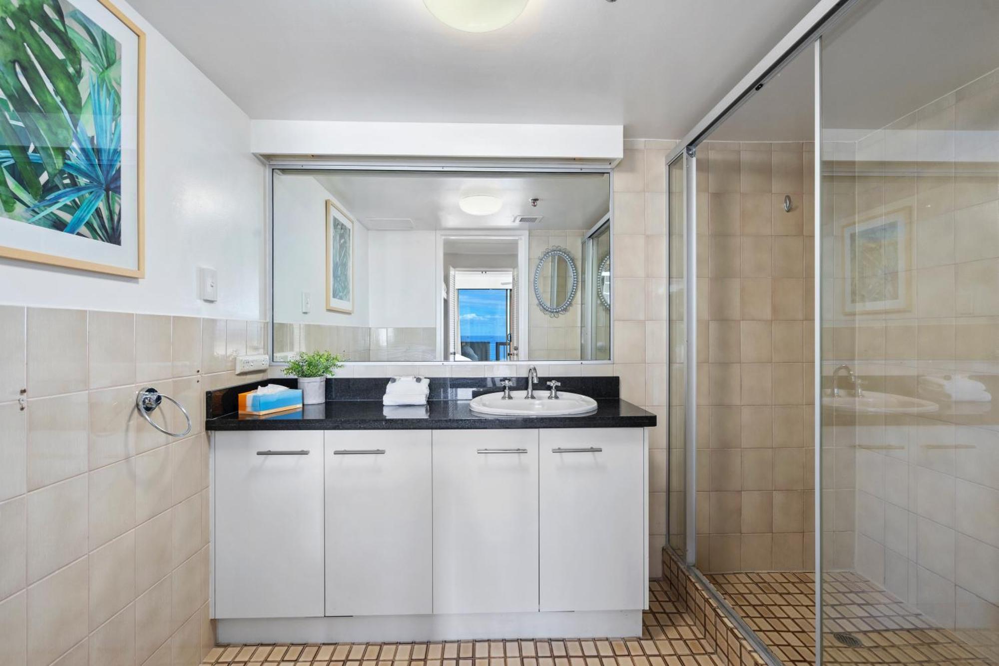 Two-Bedroom Apartment with Ocean View (High Floor)