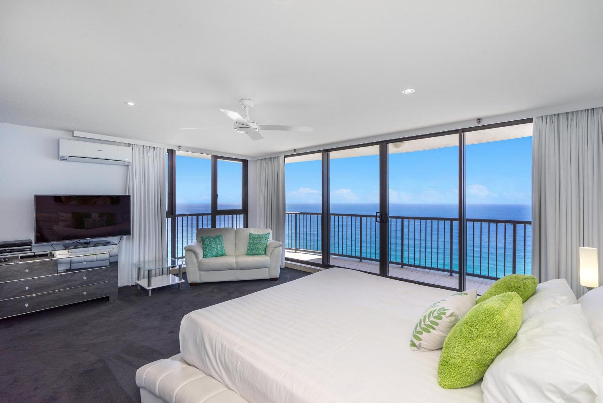 Three-Bedroom Sub Penthouse Apartment Ocean Front