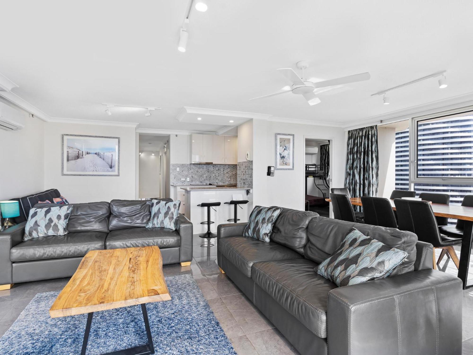 Three Bedroom Family Ocean View Apartment