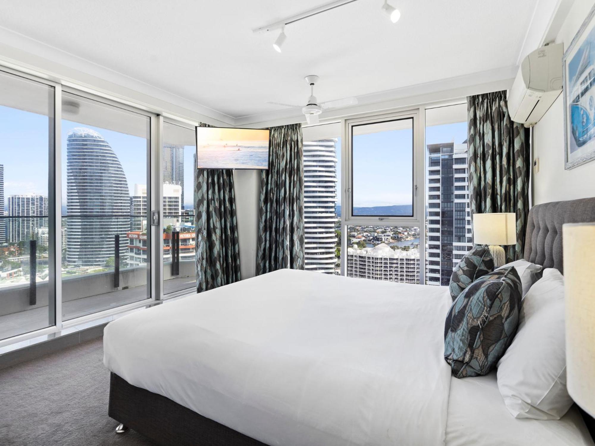 Three Bedroom Family Ocean View Apartment