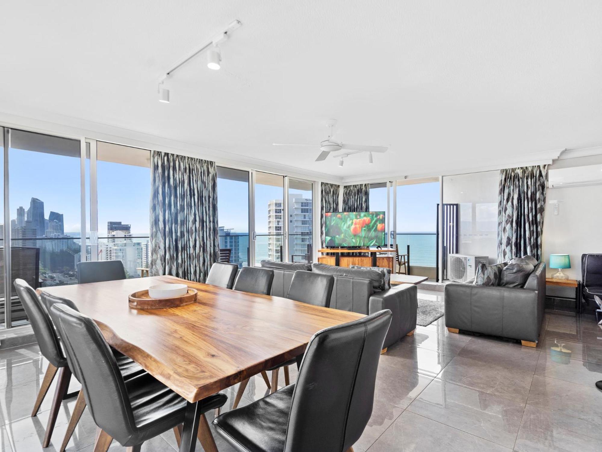 Three Bedroom Family Ocean View Apartment