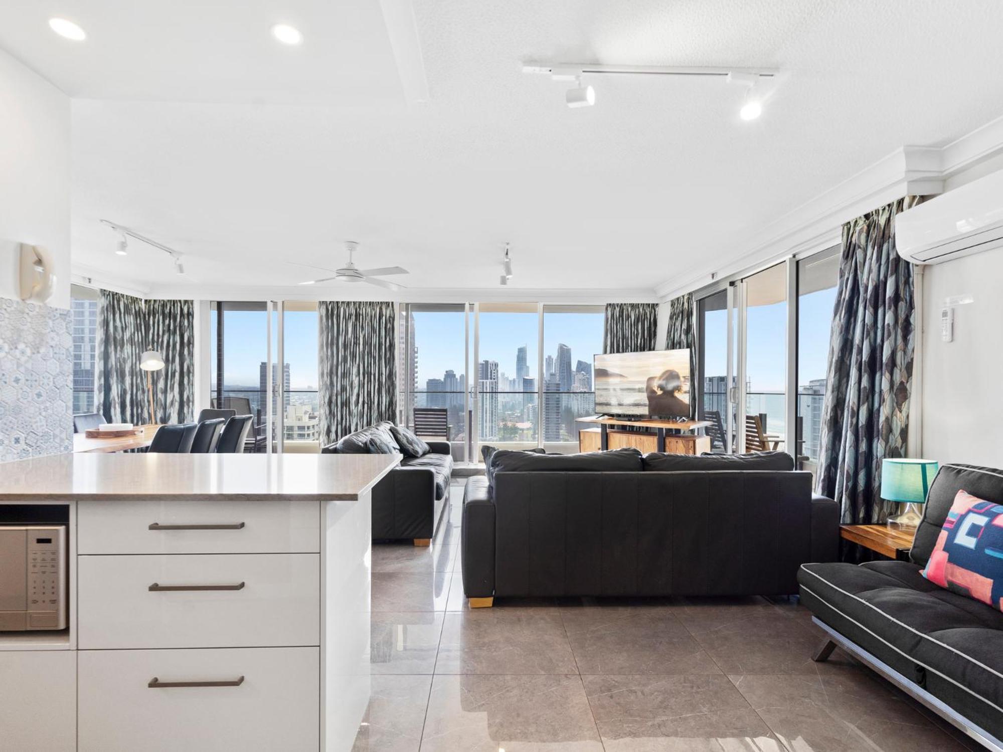 Three Bedroom Family Ocean View Apartment