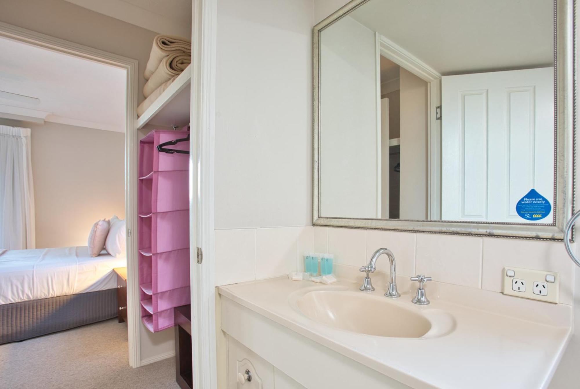 Deluxe One-Bedroom Apartment
