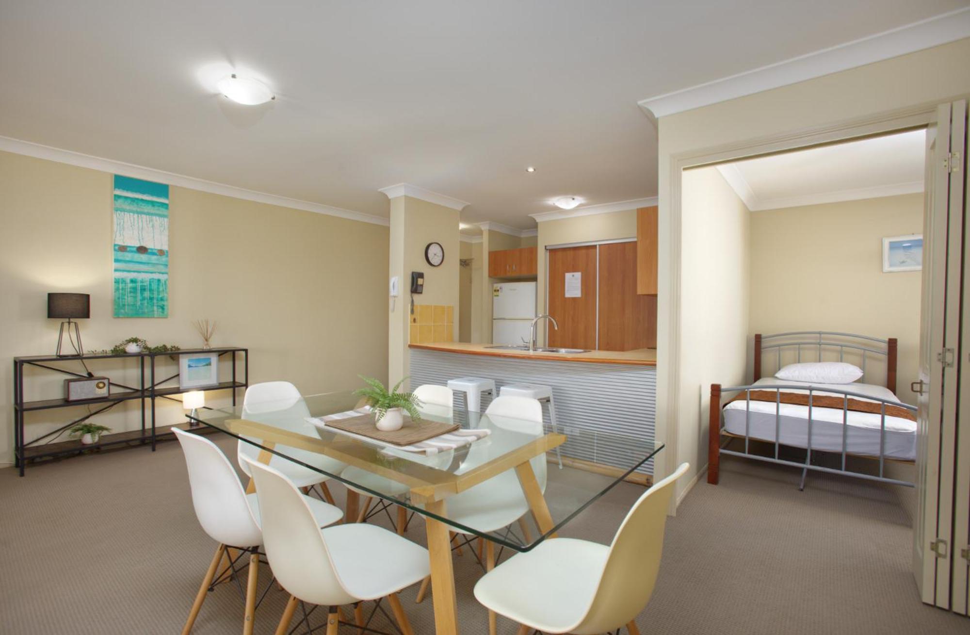 Deluxe One-Bedroom Apartment