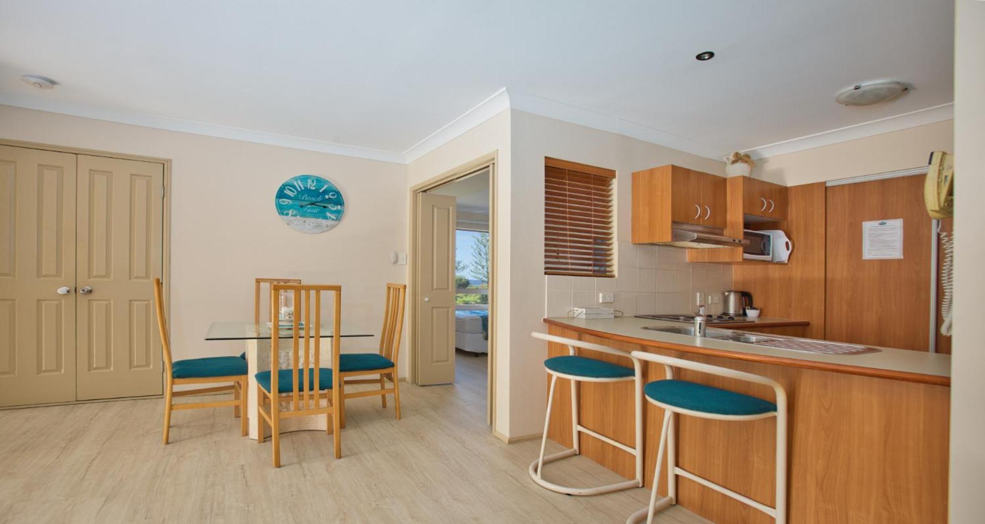 Deluxe One-Bedroom Apartment