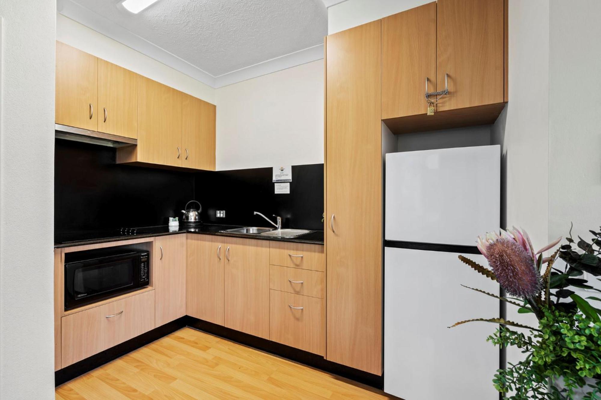 Deluxe One-Bedroom Apartment