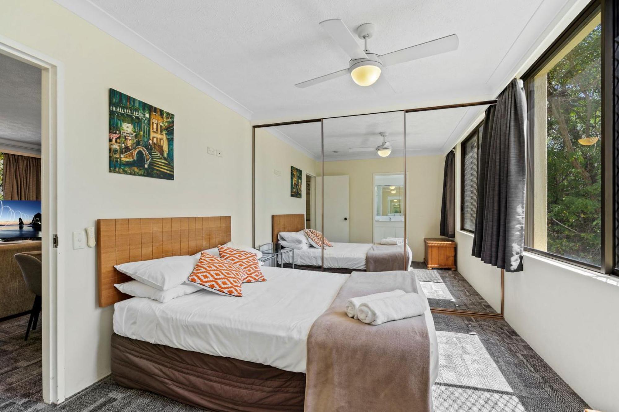 Deluxe One-Bedroom Apartment