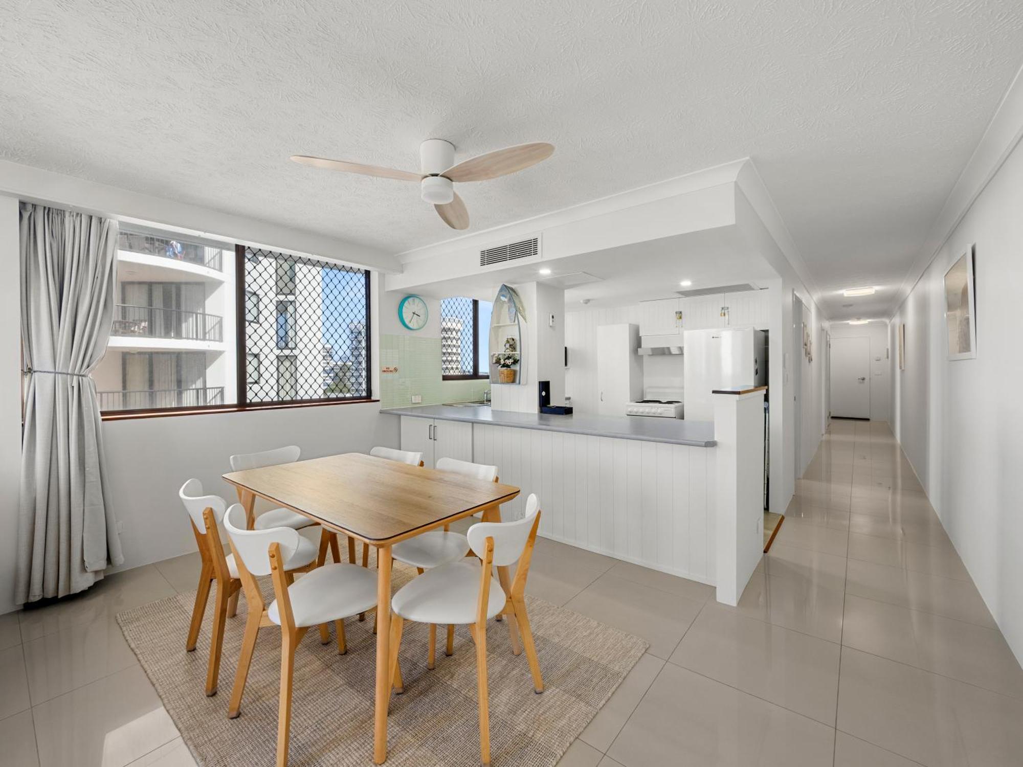 Deluxe Two-Bedroom Apartment Sea View