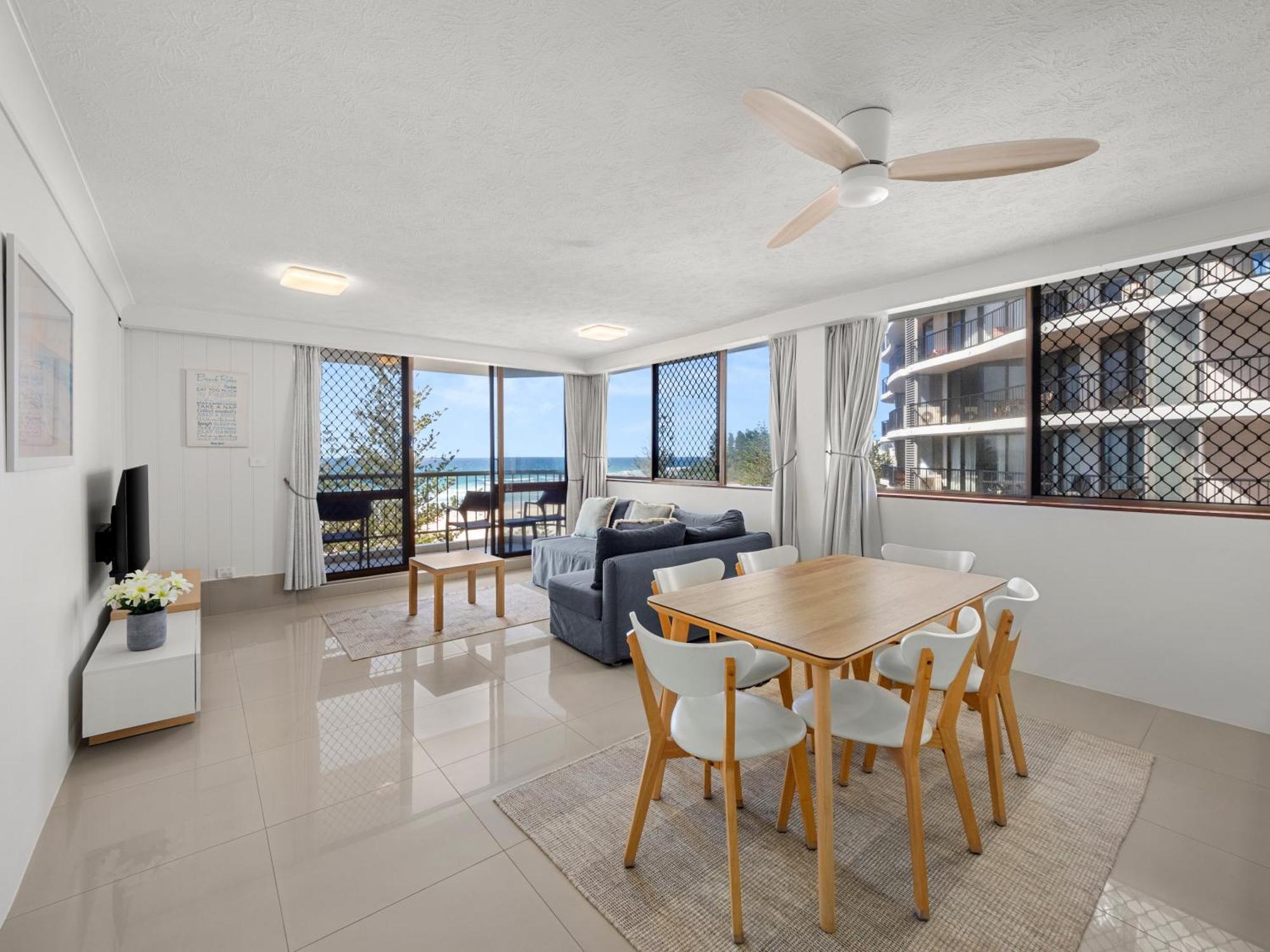 Deluxe Two-Bedroom Apartment Sea View