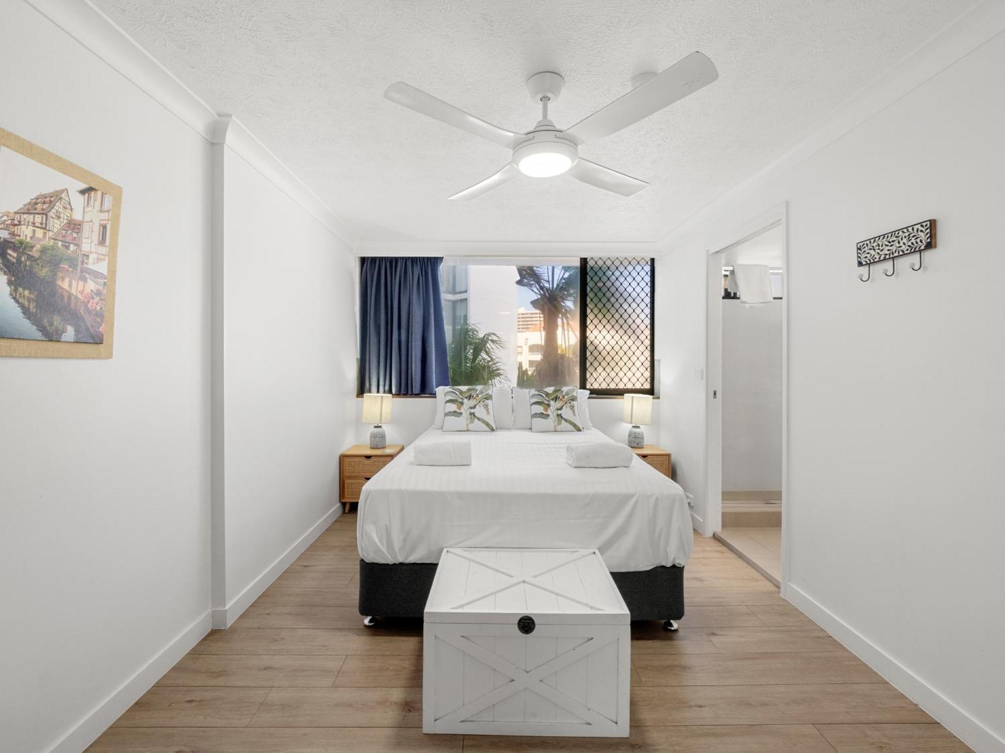 Deluxe Two-Bedroom Apartment Sea View