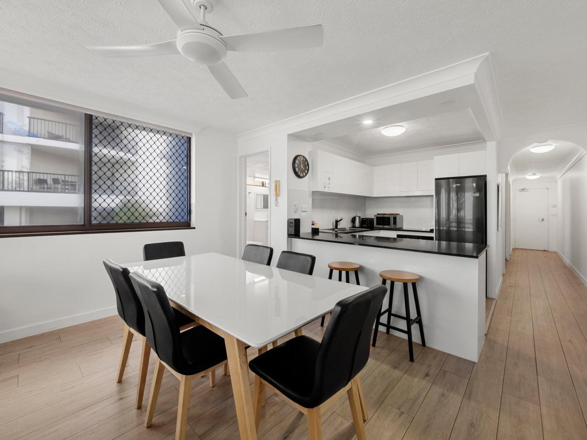 Deluxe Two-Bedroom Apartment Sea View
