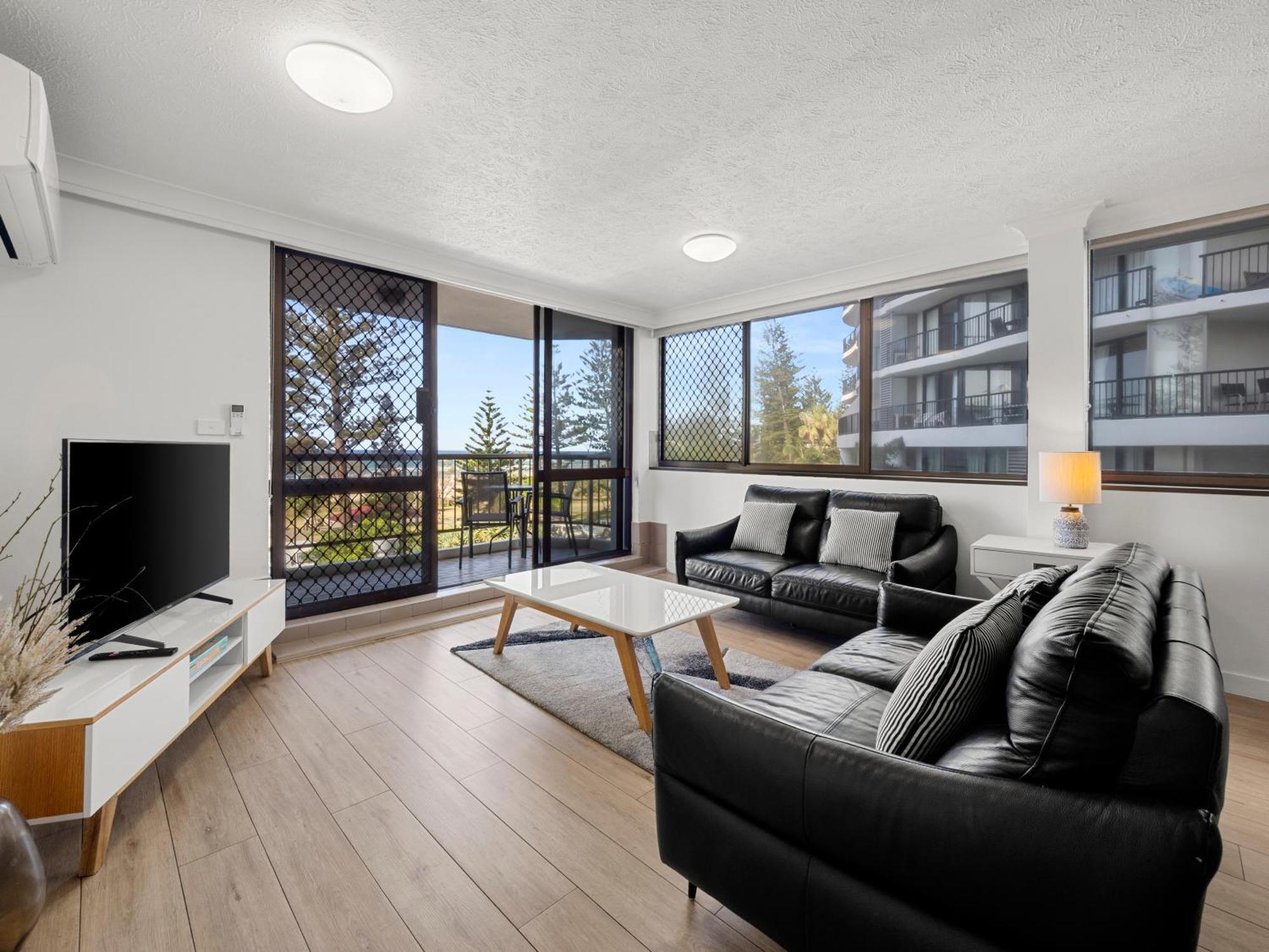 Deluxe Two-Bedroom Apartment Sea View