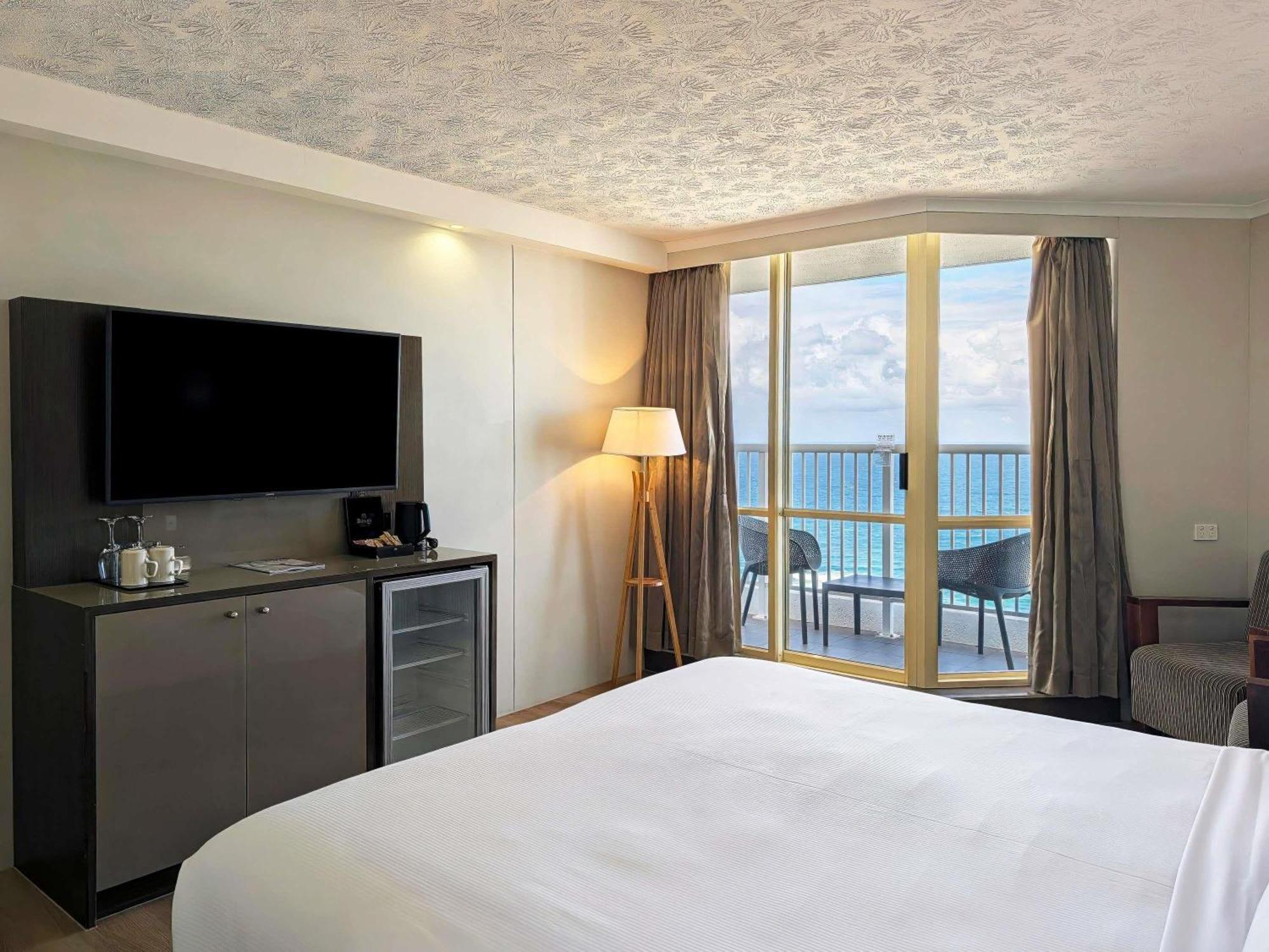 Superior Room 1 King Bed View