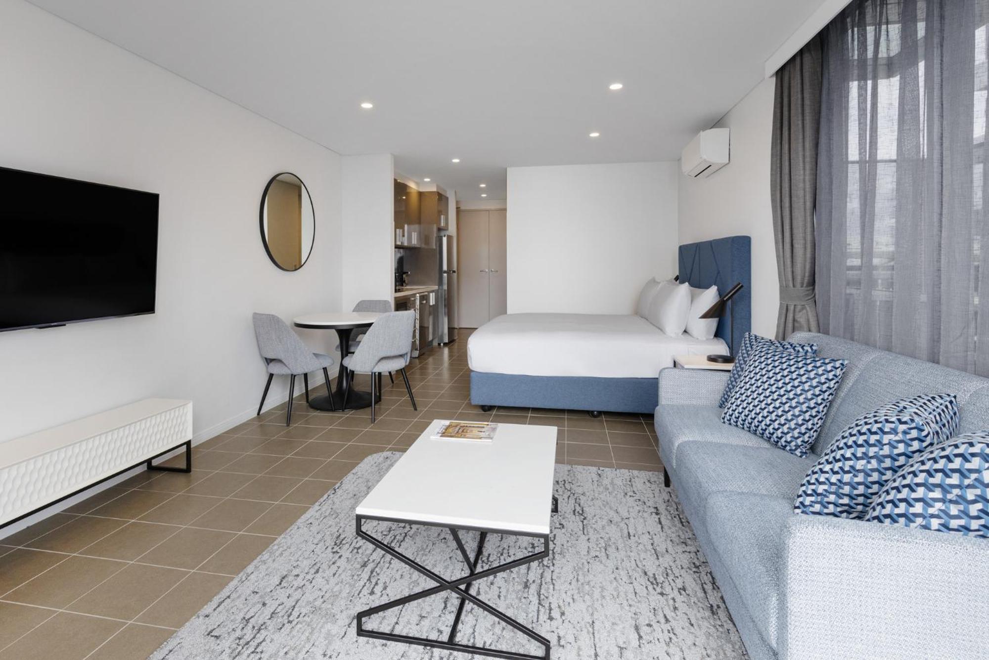 Studio Luxe Suite