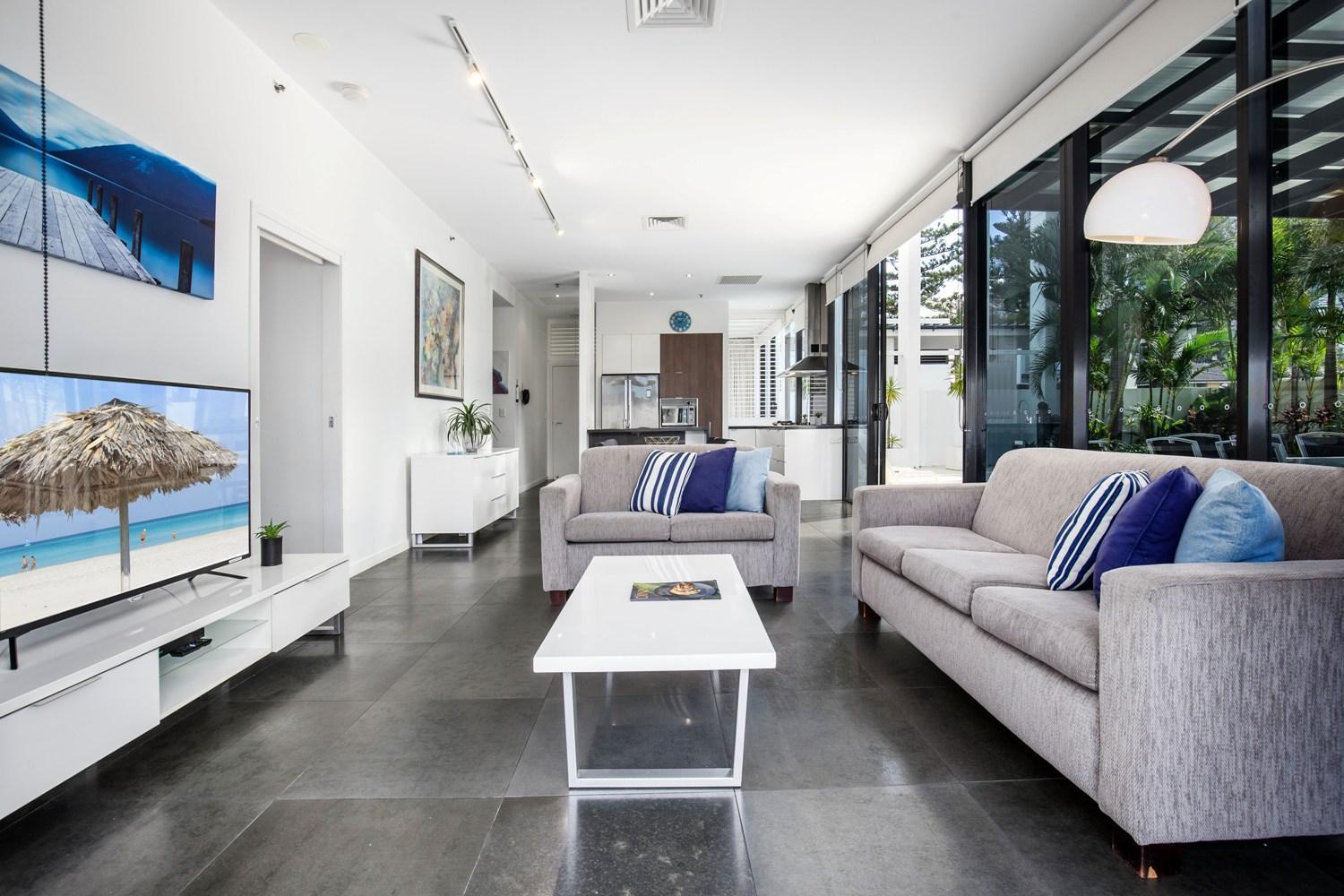 3 Bedroom Beach House for Ultra Broadbeach