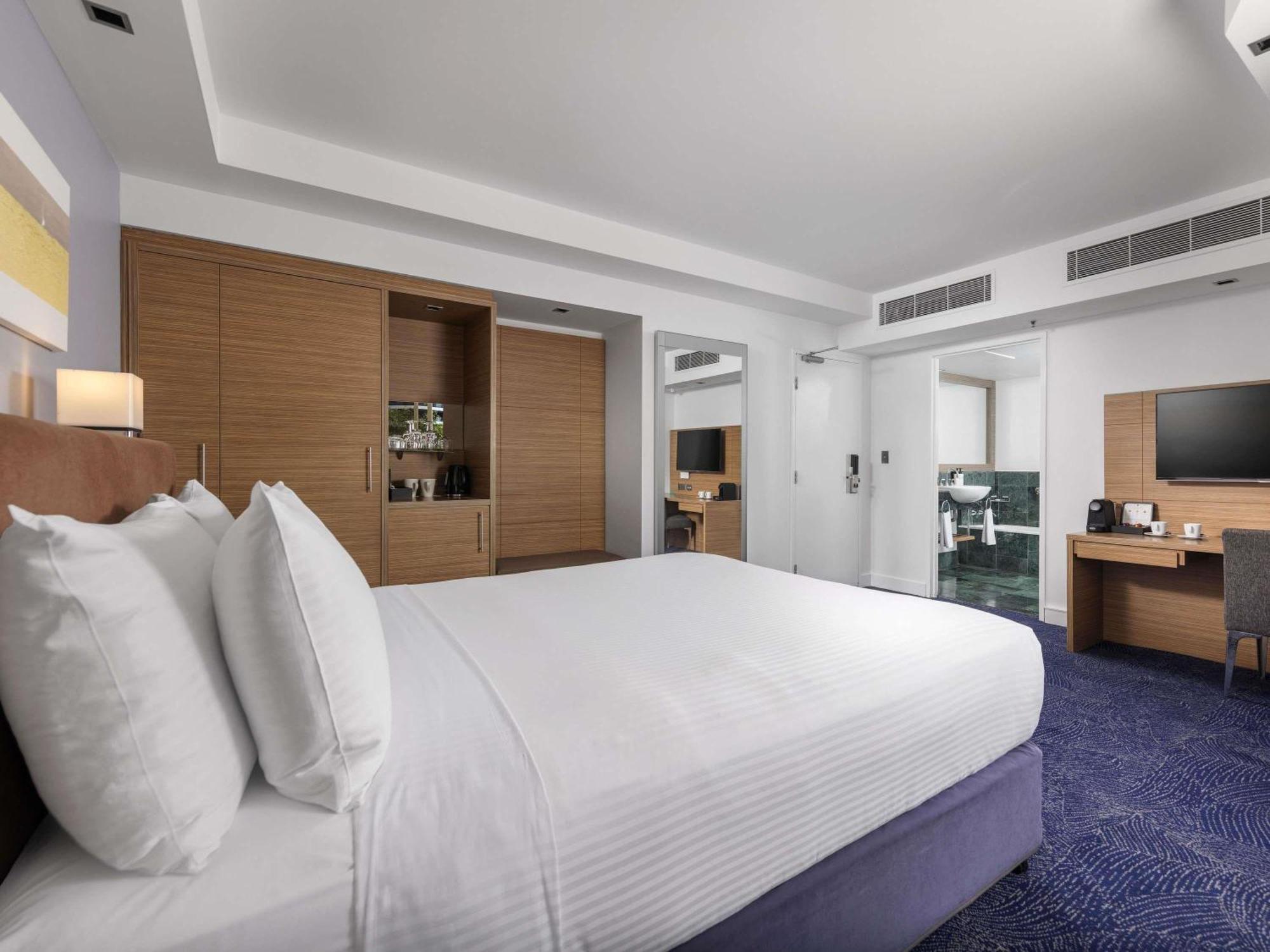 Classic King Room City View One King Bed