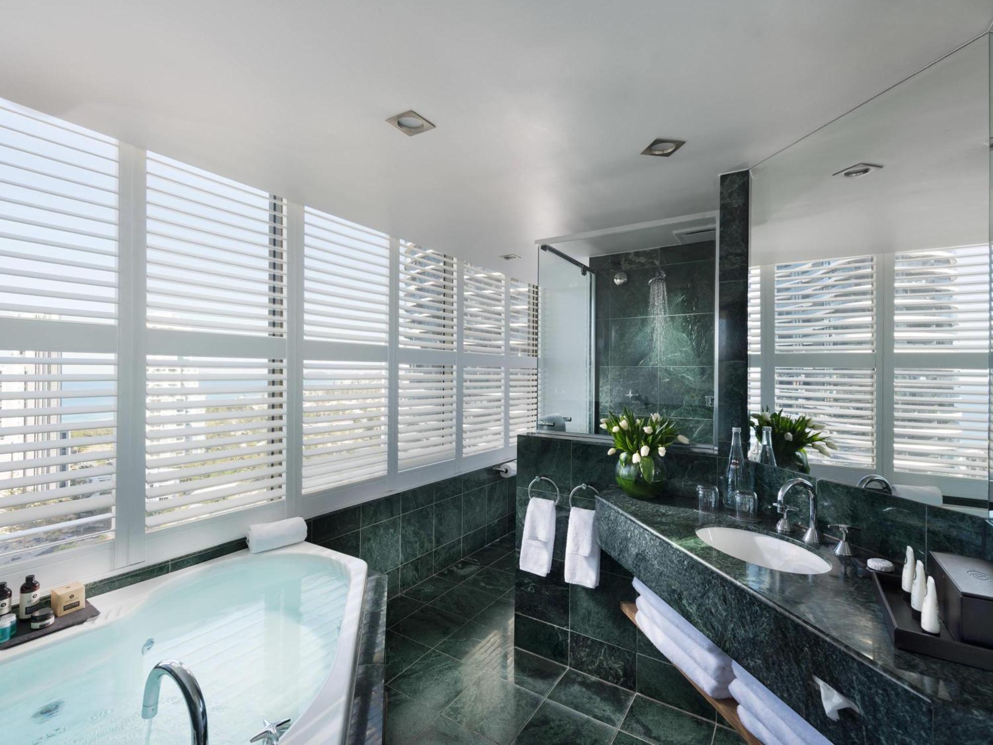 Signature King Room Ocean View Spa Bath