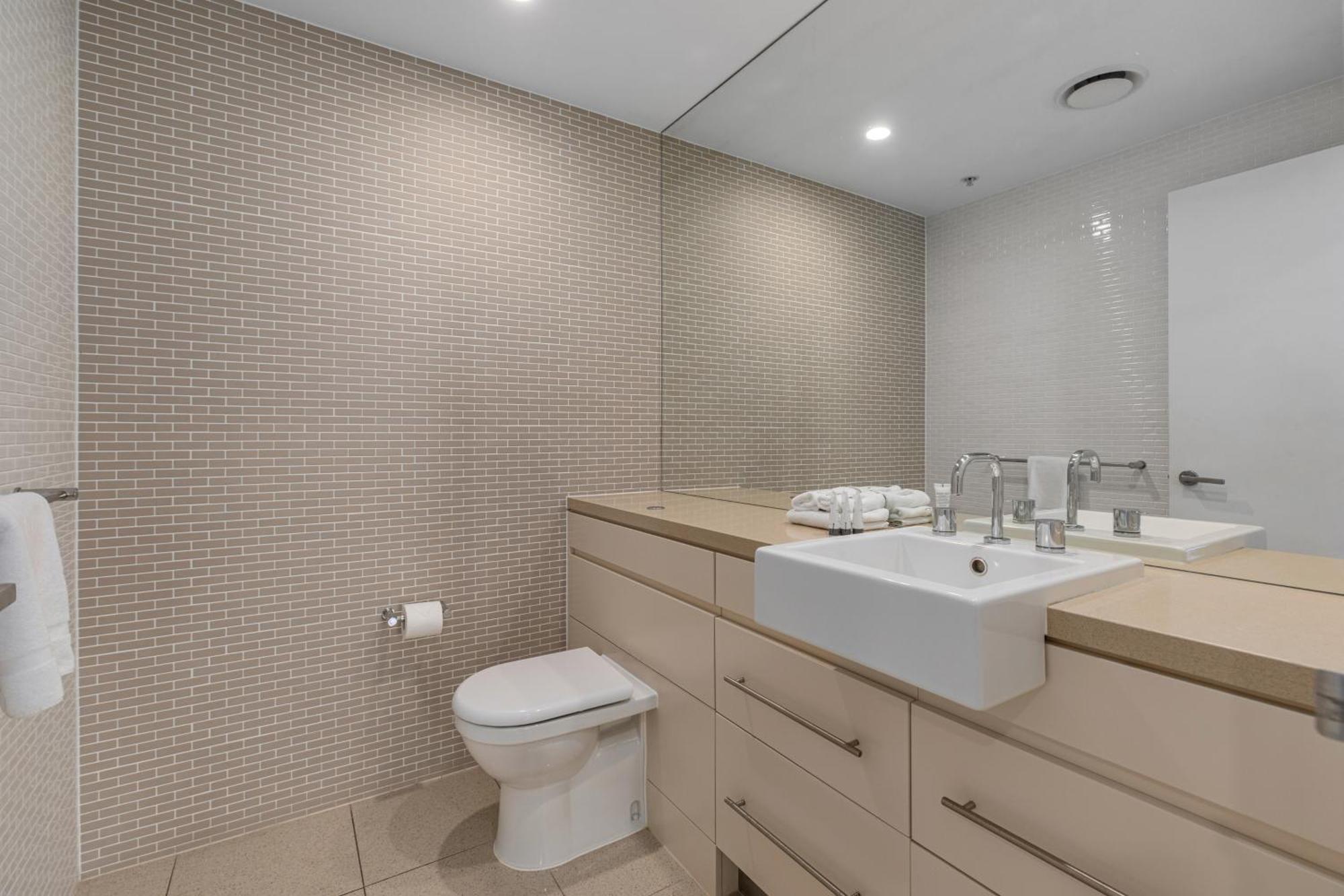 Three-Bedroom Sub Penthouse Apartment