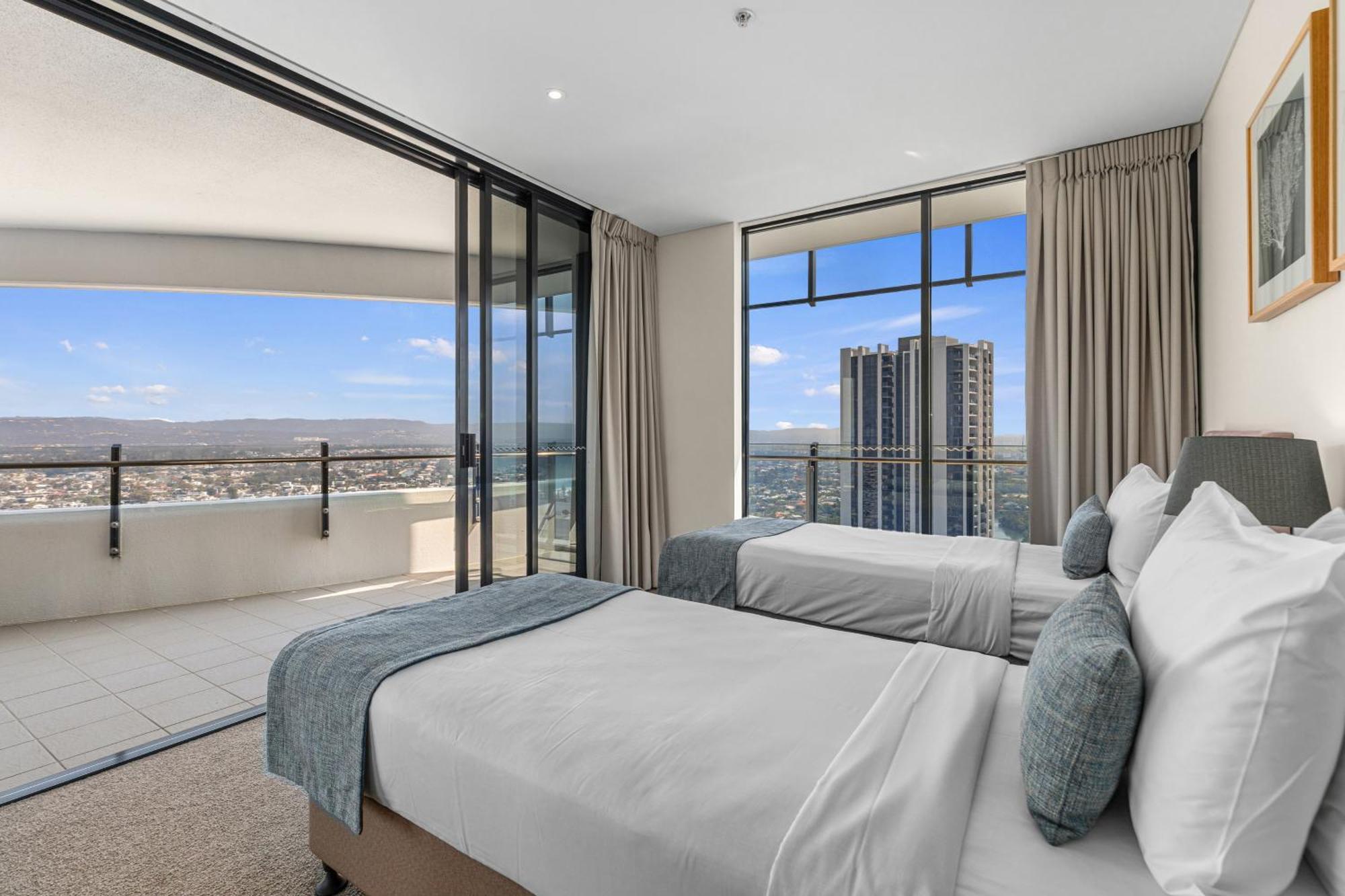Three-Bedroom Sub Penthouse Apartment