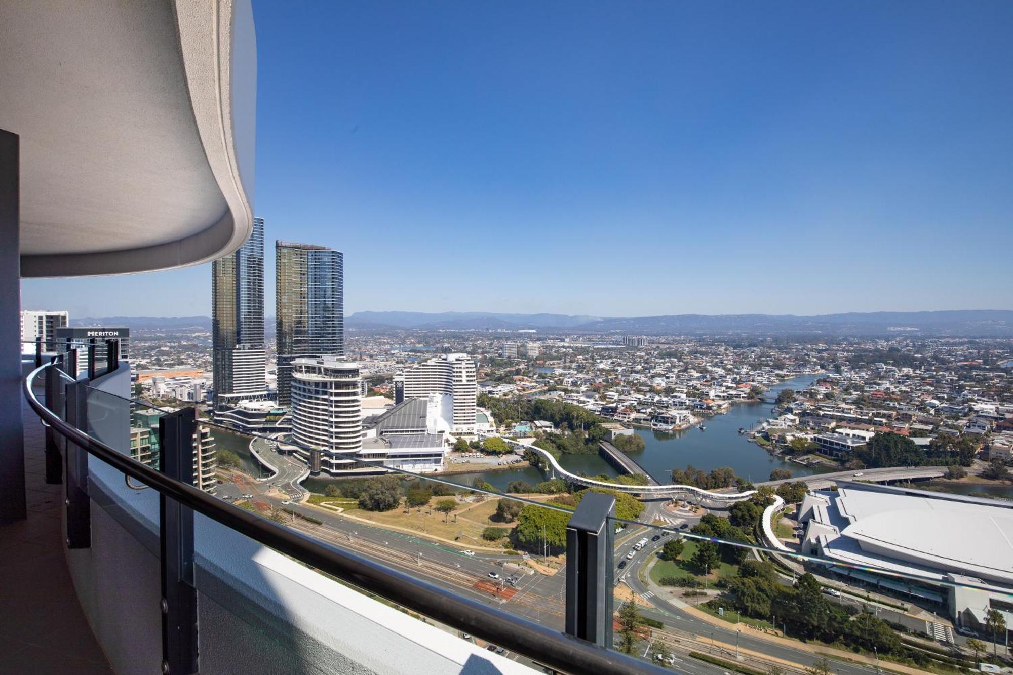 Three-Bedroom Sub Penthouse Apartment