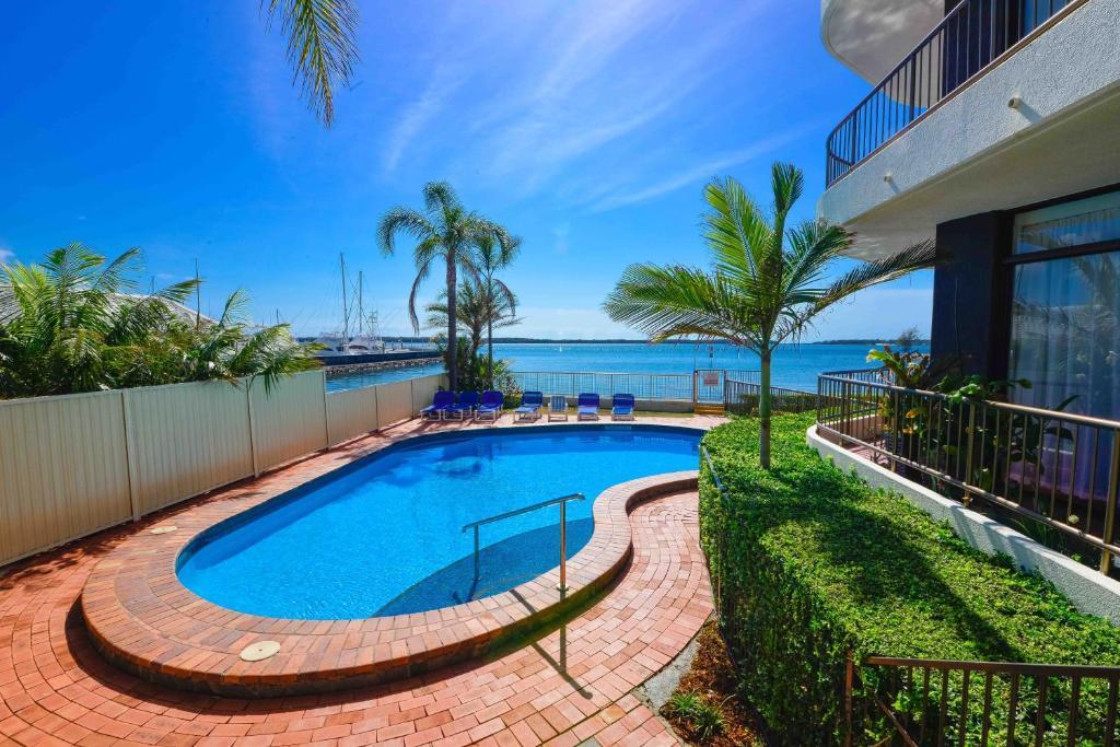 Three-Bedroom Apartment with Harbour View