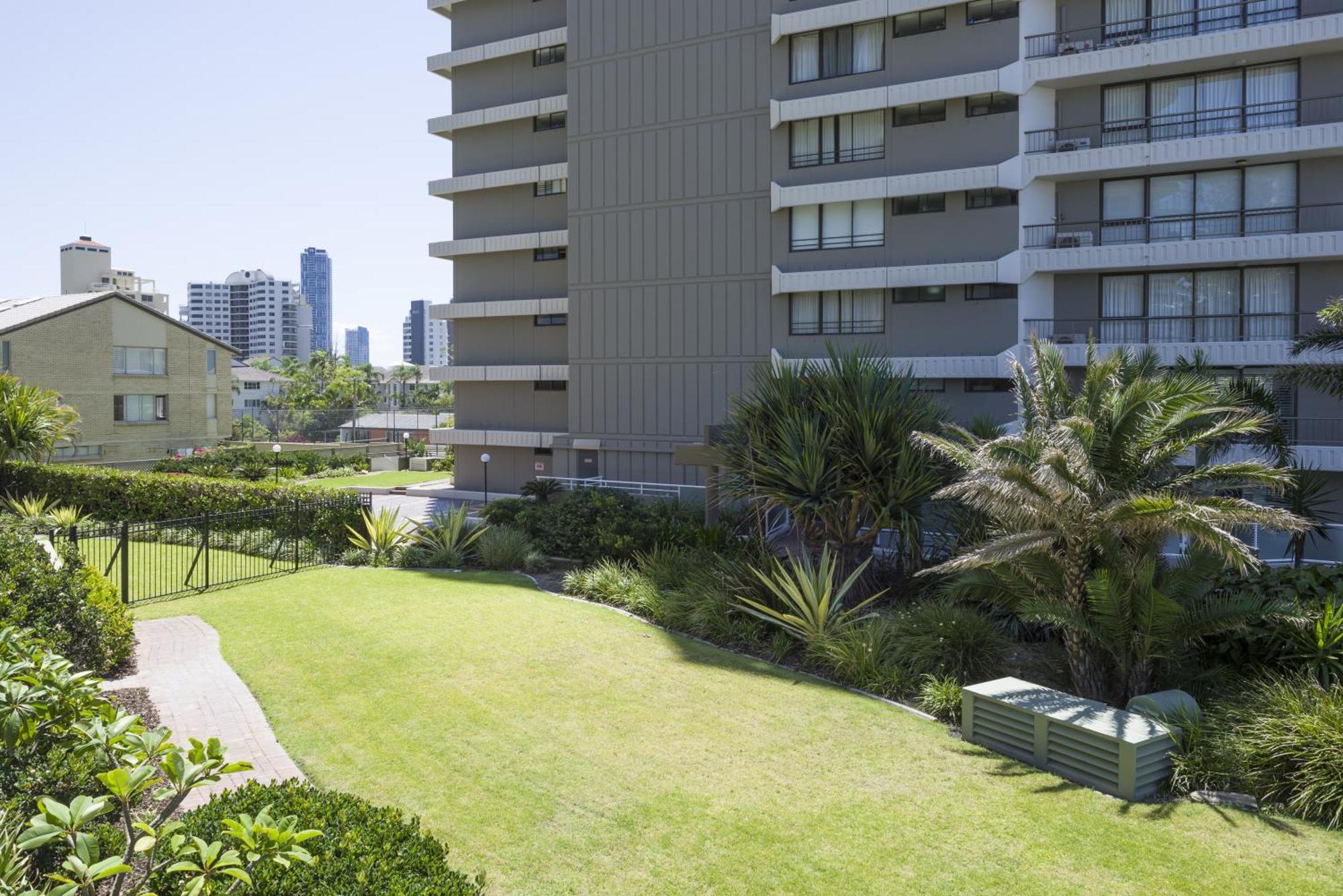 One-Bedroom Apartment Garden View