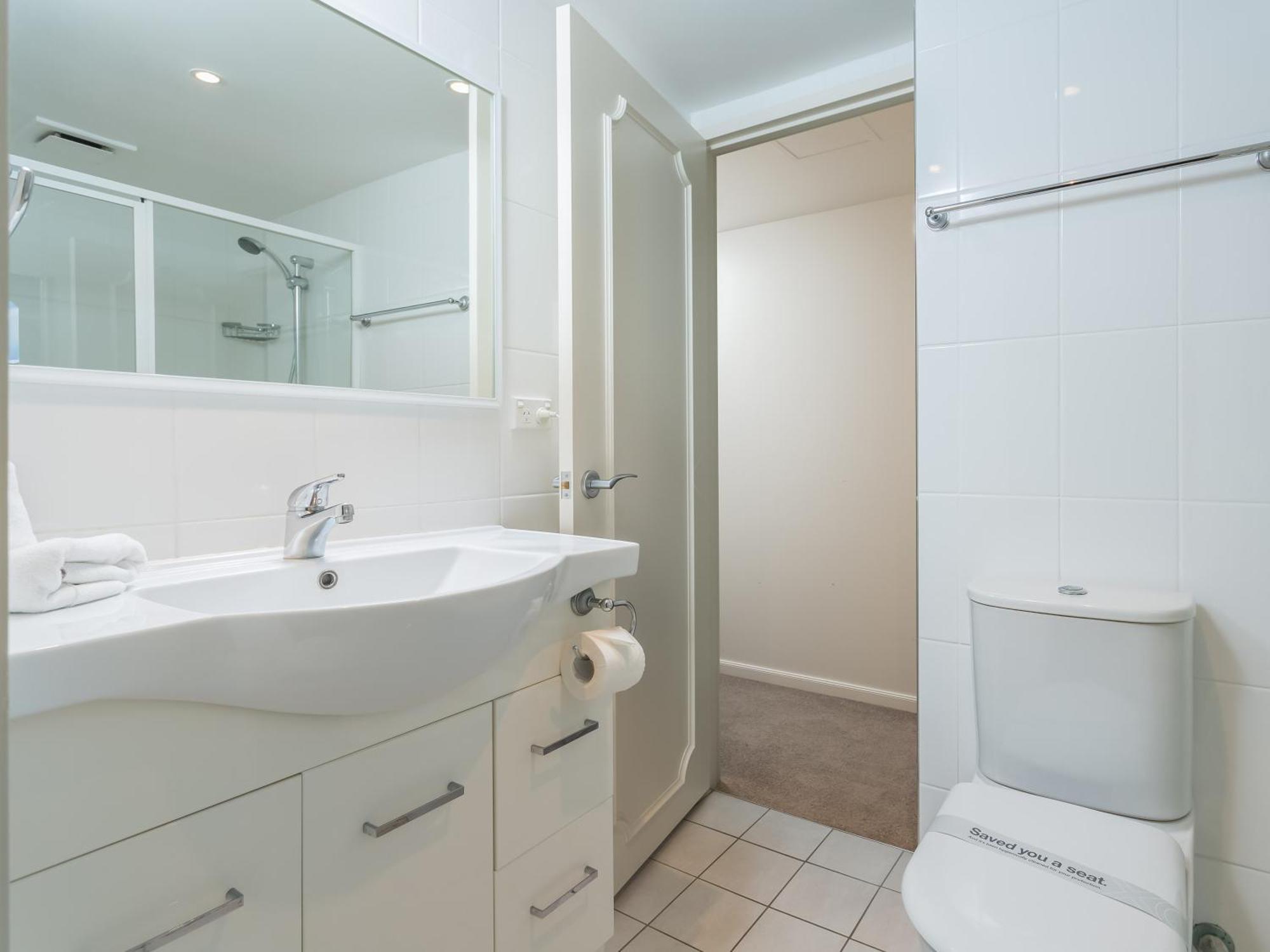 One-Bedroom Ocean View Apartment