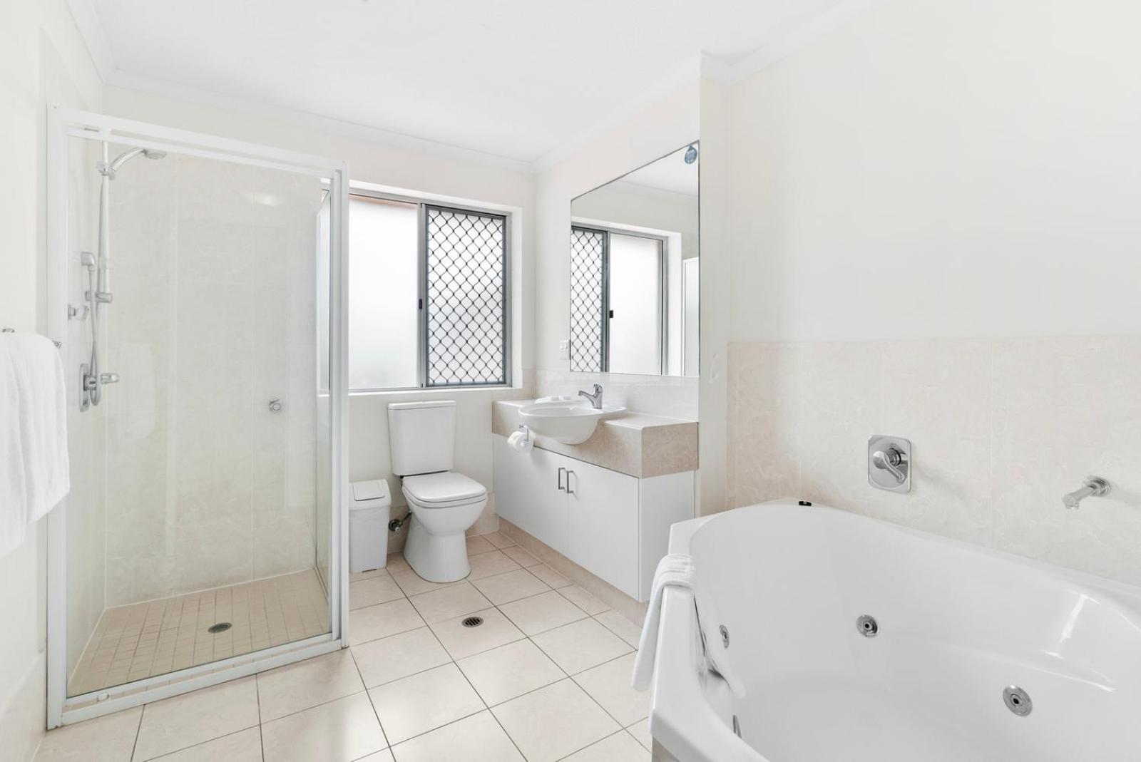 Deluxe Apartment,1345972328:JPEG