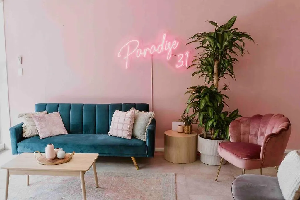 Paradise 31 - Pink Oasis In The Heart Of The Gc-1