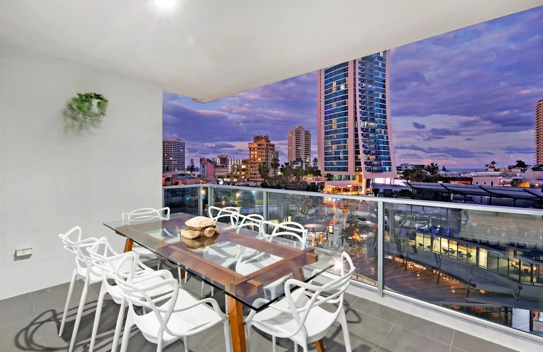 Circle On Cavill Surfers Paradise- 3 Bedroom Spa Apartment-1
