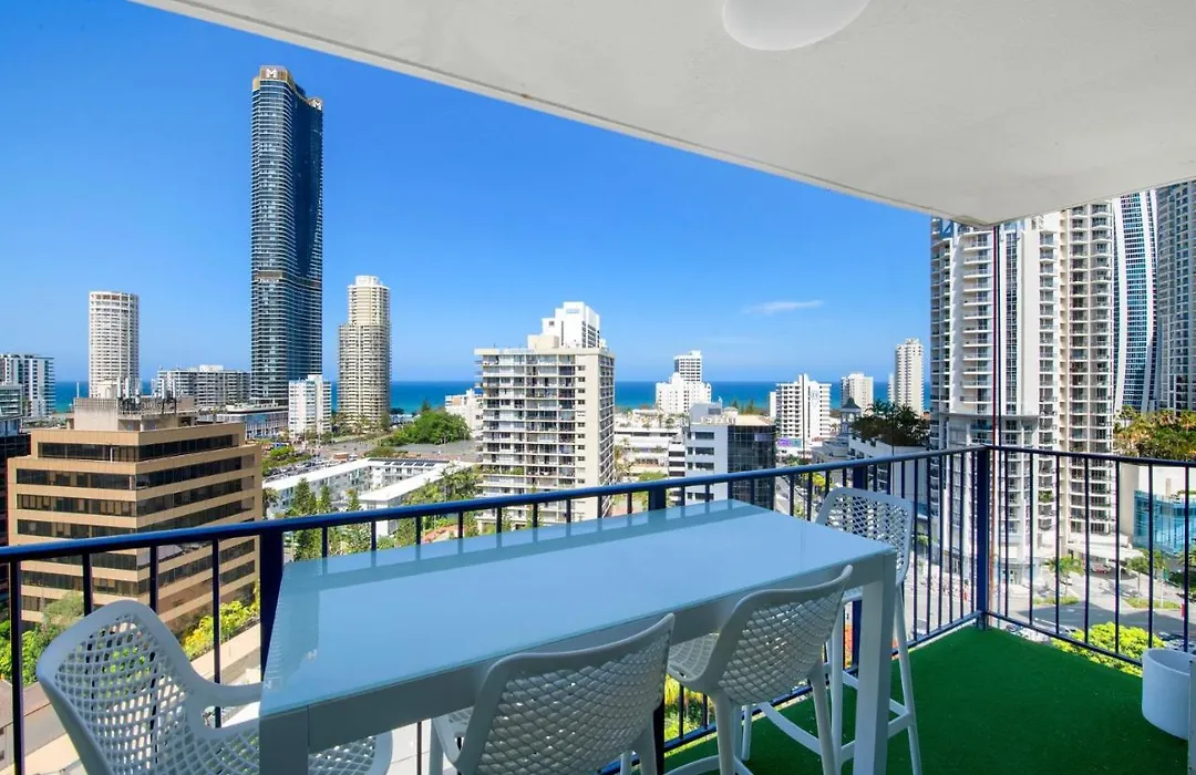 Large Waterfront Apartment In Surfers Paradise - Coasthm-1