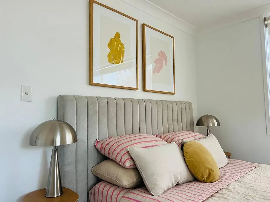 Blush On Broadbeach- Beachside And Pet Friendly, 3Rd Floor Walk Up-1