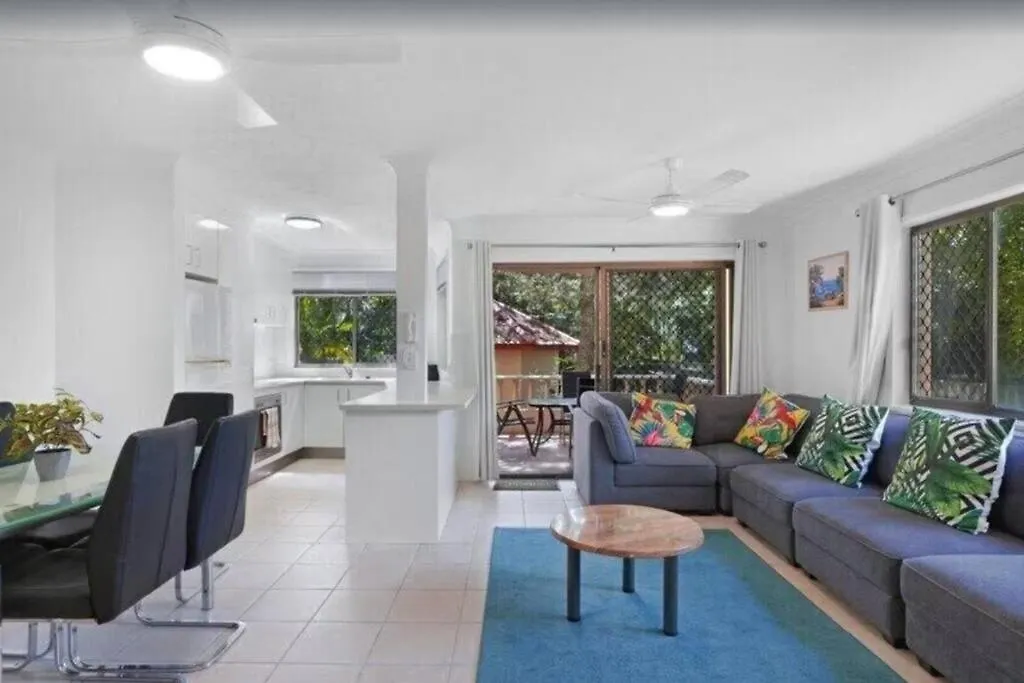 Salerno - Hosted By Burleigh Letting-1