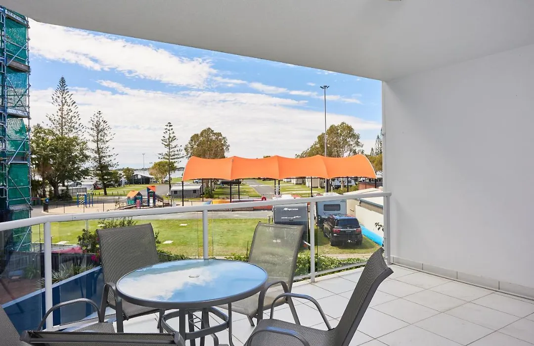 Comfort Two Bedroom Apartment Next To Water Park In Southport Nouse-1